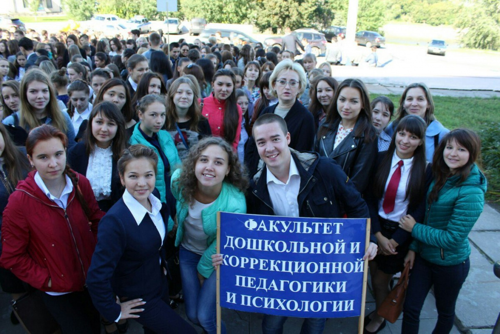 12 июля 1995 г. подписан приказ ректора Пединститута об открытии с 1 сентября факультета дошкольной педагогики и психологии.
