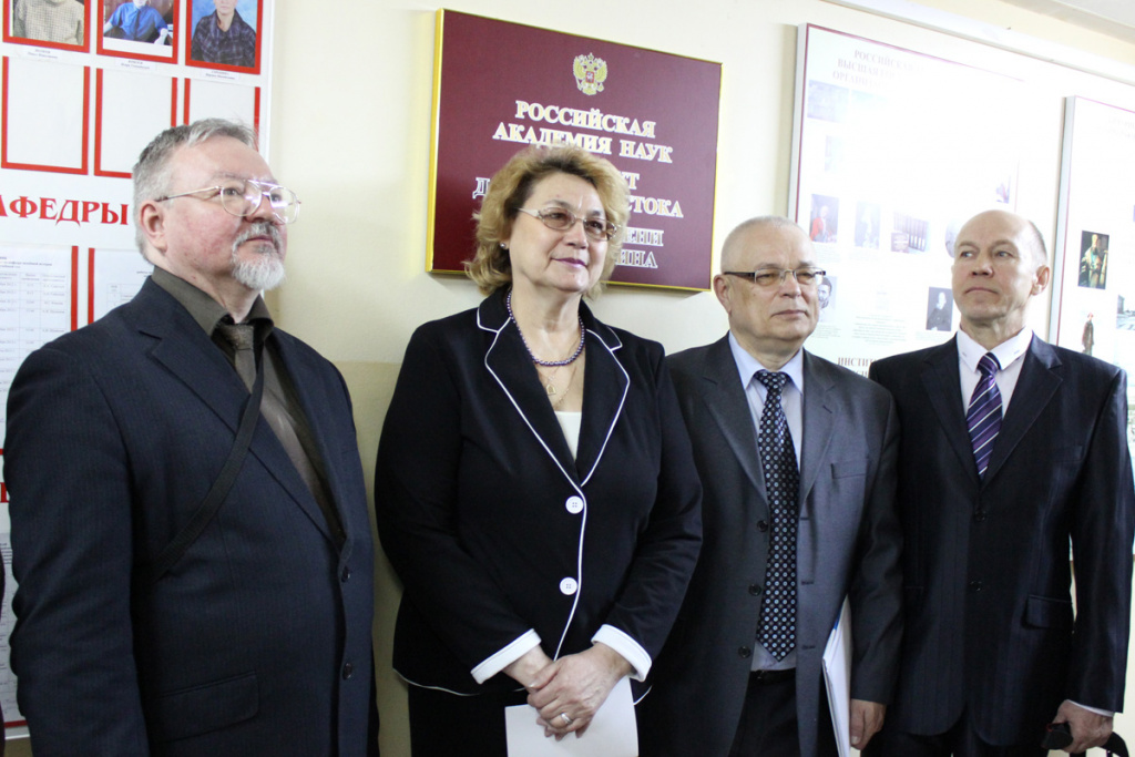 9 октября 2012 года состоялось торжественное открытие в городе Мариинский Посад мемориальной доски на здании, в котором в годы Великой Отечественной войны располагался Чувашский государственный педагогический институт.