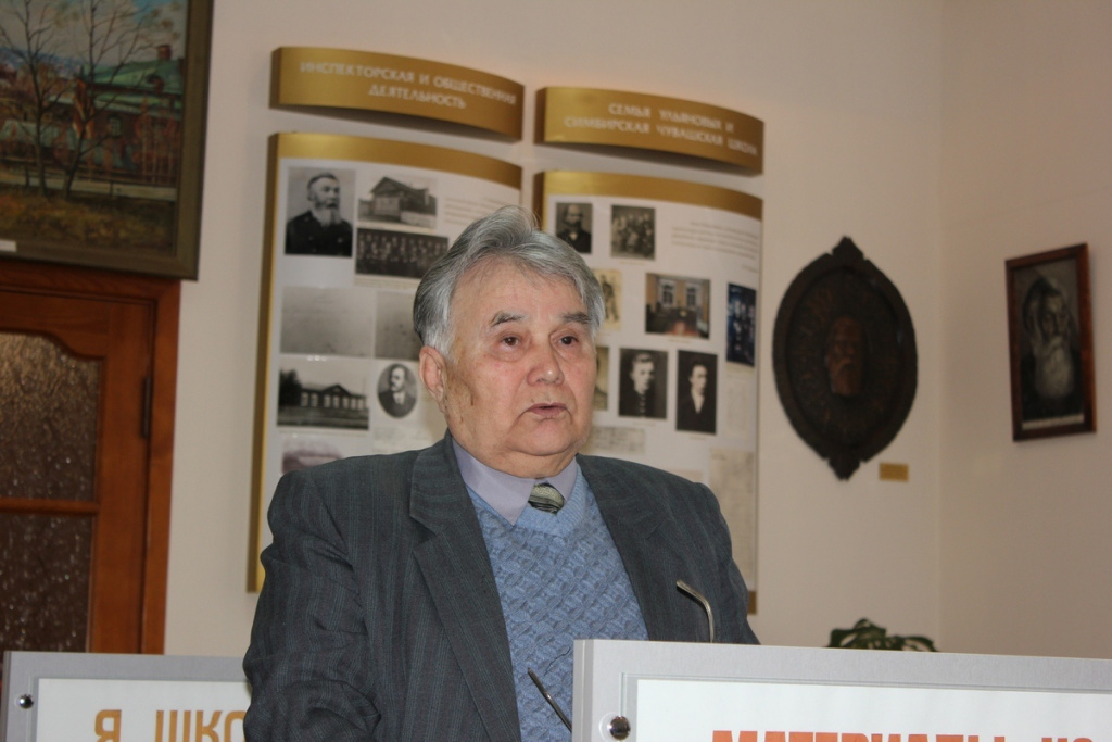 Чувашский областной комитете КПСС разрешил Чувашскому государственному педагогическому институту им. И.Я. Яковлева издавать с 1 сентября 1958 г. многотиражную газету под названием «Вузовец».
