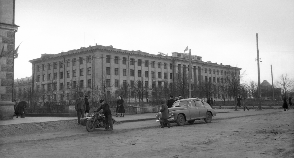 Издан совместный приказ ректора ЧГПИ им. И.Я. Яковлева и министра культуры Чувашской АССР о создании «в целях подготовки соответствующих кадров по эстетическому воспитанию трудящихся» при Чувашском государственном педагогическом институте факультета