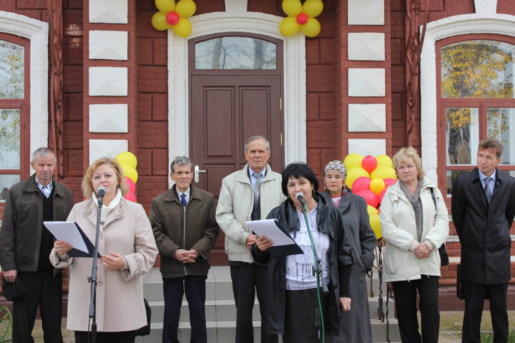 9 октября 2012 года состоялось торжественное открытие в городе Мариинский Посад мемориальной доски на здании, в котором в годы Великой Отечественной войны располагался Чувашский государственный педагогический институт.